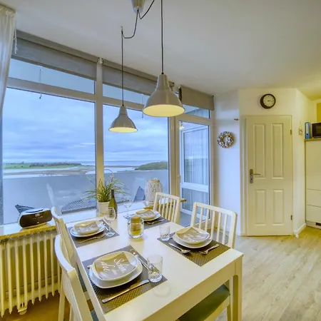 - Haus E, App 0e0708 Apartment *