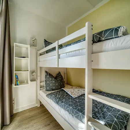 - Haus E, App 0e0708 *
